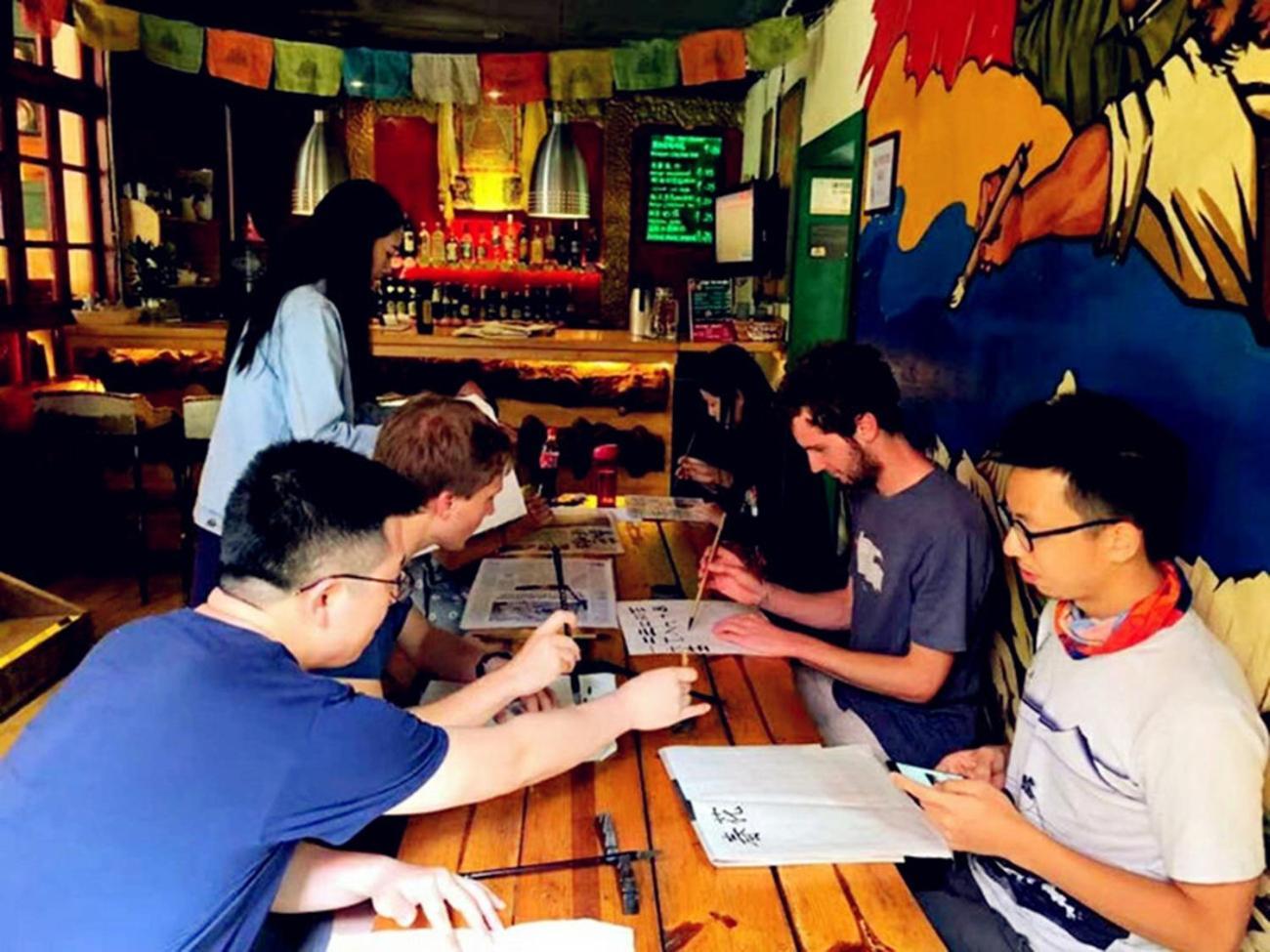 קונמינג The Cloudland International Youth Hostel Close To The City Center,10 Min Walks To The Subway, Close To The Night Market, Old Street, Green Lake, English-Speaking Service, Free Activity Convenient Payment And Visa Cards Are Accepted מראה חיצוני תמונה